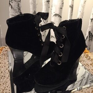 Black Velvet Ankle Boots Ribbon Lace Size 8M